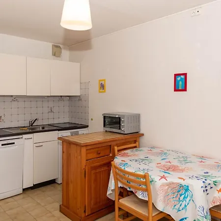 T2 Saint Clair 550m Plage, 4 Pers., Parking - Fr-1-803-95 * Le Lavandou